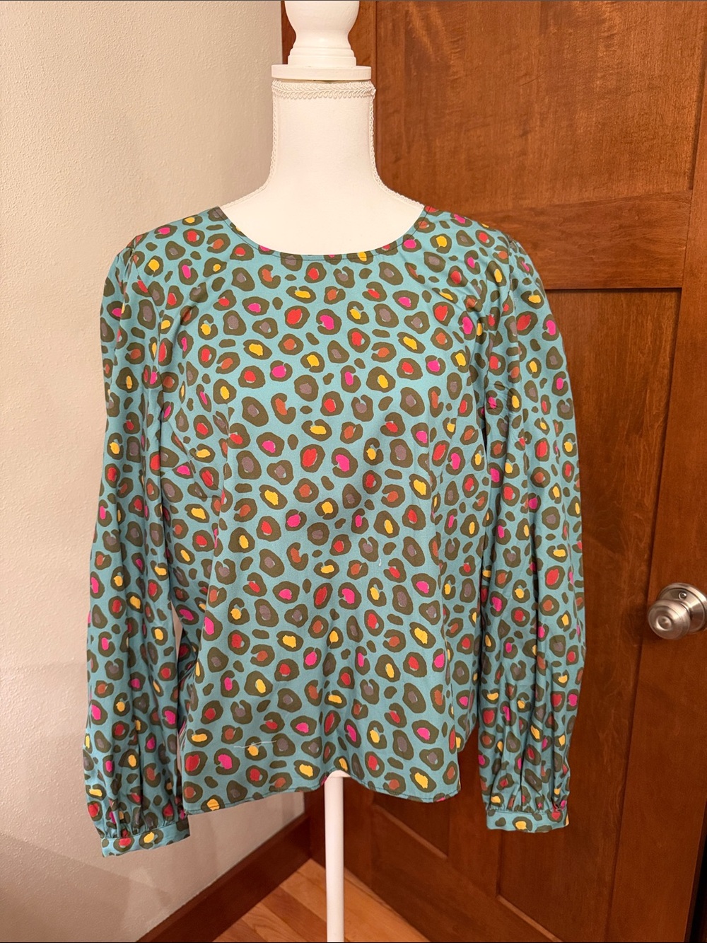 Anthropology Farm Rio Womenβs Teal Leopard Print Long Sleeve Blouse